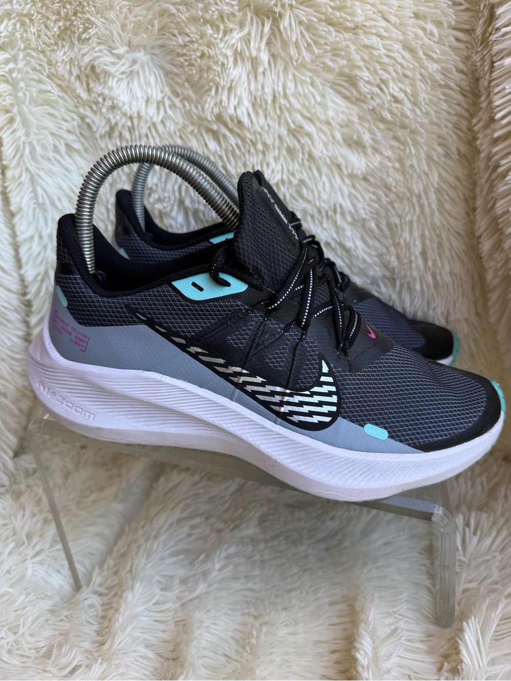 Nike Wmns Zoom Winflo 7 Shield - Obsidian Mist / Chrome Size